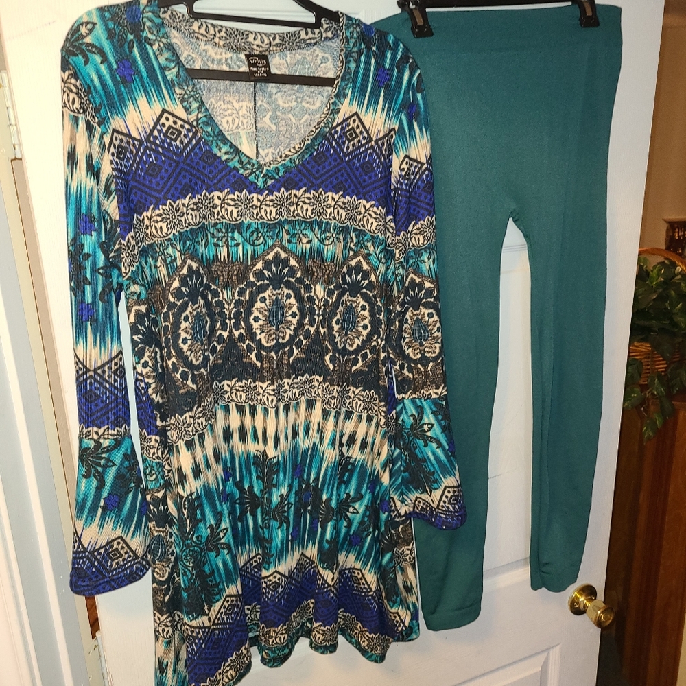 WinWin Blue and Teal Patterned Tunic With Leggings Size L